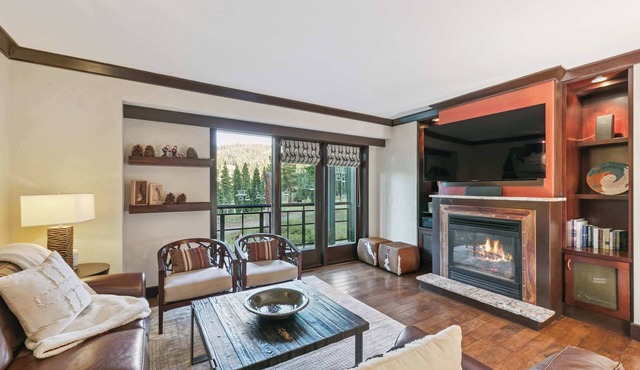 Spectacular Luxurious Mid- Mountain four bedroom at the Ritz-Carlton Northstar