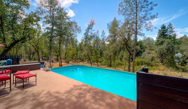 💥Spring Special💥Hot Tub ~2200 sq ft on 2 acres ~ 🃏Game Room ~ Close to Lake📍