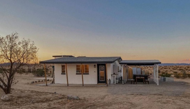Star’s Hollow: Peace, Stars & 15min to Joshua Tree National Park Entrance