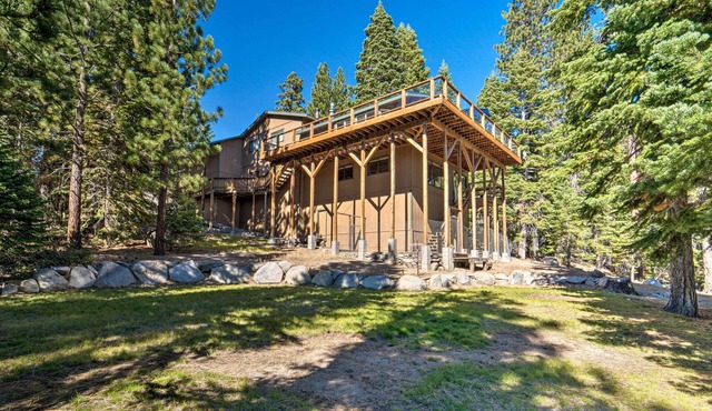 Stateline Escape - 6 Mi to Heavenly & Lake Tahoe!