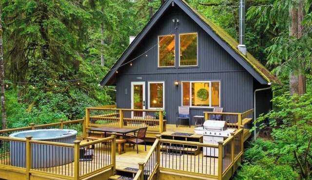 Storybook Snowline Cabin | Hot Tub + Pool