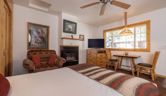 Studio Unit | Kitchen | Outdoor Pool, Free Parking, Spa Tub & Lake Access