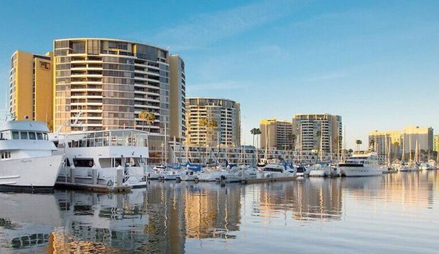 STUNNING 1Bd+1BT CONDOMINIUM WITH GORGEOUS LAKE VIEW RESORT-STYLE ALL INCLUSIVE!