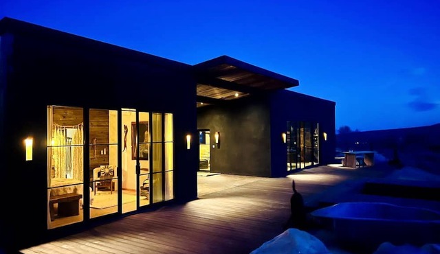 Stunning Design Rental Incredible for a Luxury Escape in Lone Pine, California