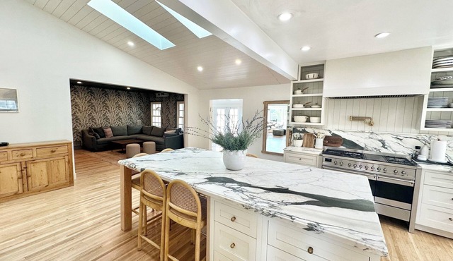 Stunning LA designer’s house with pool, unbeatable location - walkable!