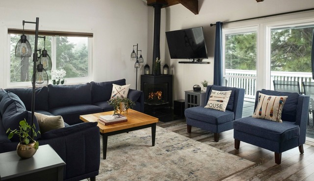Stunning lake view home w/pool table, foosball, pvt. gas grill - minutes to lake