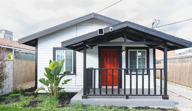 Stunning modern designed 2 bedroom home near Sofi Stadium,Kia forum& Intuit Dome