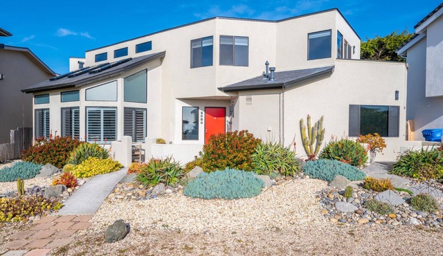 Stunning, Ocean View Rental on Sherwood! Enjoy Your Next Month Long Getaway!