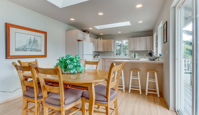 Stunning waterfront home w/seasonal hot tub - perfect for a relaxing getaway