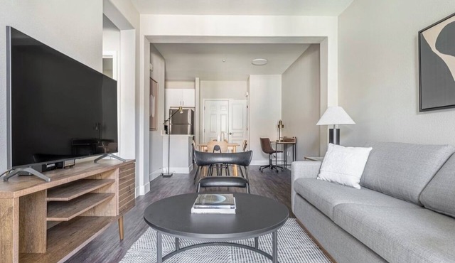Stylish 1 bed 1 bath apartment- 10 mins from the bay