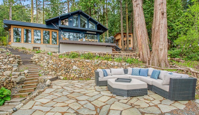 Stylish waterfront oasis w/hot tub, fiber optic internet, & entertainer's deck