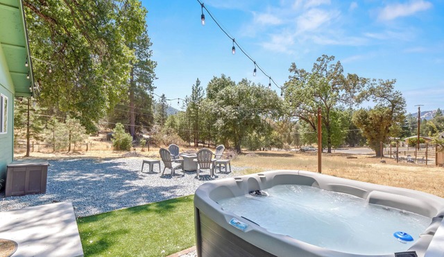 Sugar Pine Cottage 1BD1BTH Yosemite & Bass Getaway
