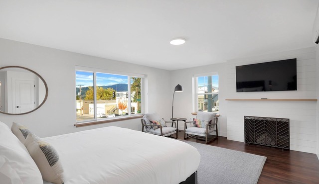 Summit Lofts, Extra Large Executive Suite, #210