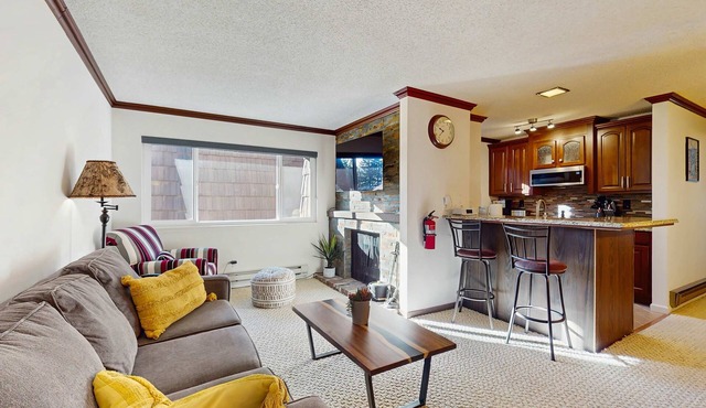 Summit & Shore Chalet With Private Beach Access, Seasonal Pool and Near Ski Resorts