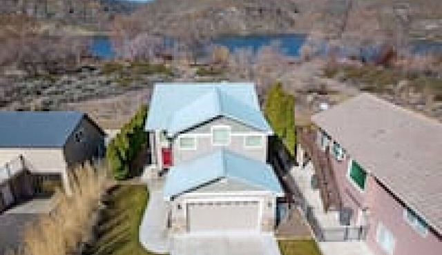 Sunland Escape Near Cave B and Gorge