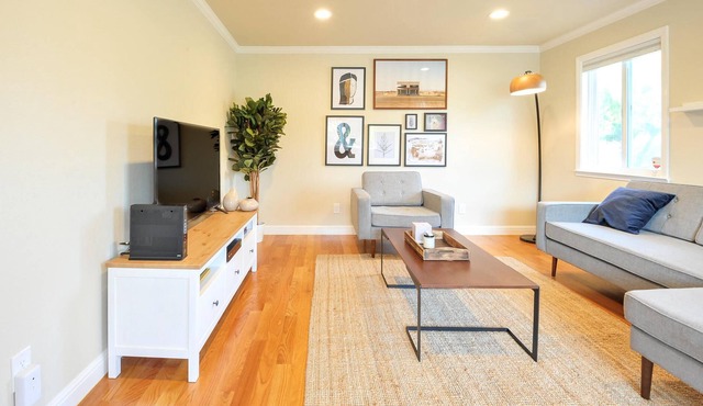 Sunny 5BR Home in Sunnyvale Near Parks
