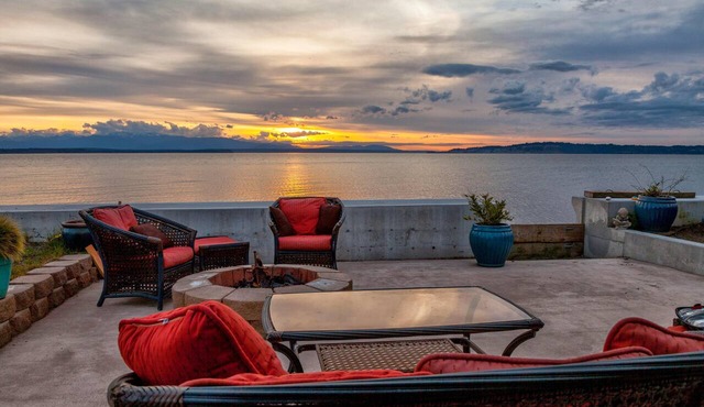 Sunset Beach Cottage - So.Whidbey Island. Langley, Kayak; Beachwalk, Clam, view
