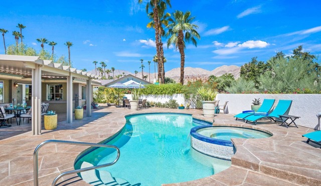 Sunset Mountain View Home in heart of South Palm Desert, Private Pool/Spa!