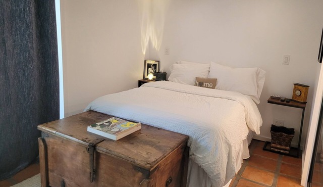 Super Cute Guest Apartment with Private Entrance, Yard and Mountain Views.