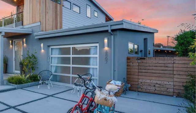 Surf Loft just blocks from Pleasure Point!