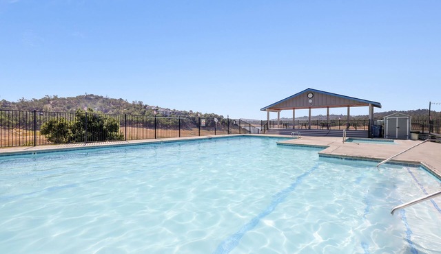 Surf Shack- Exclusive Lakefront 5bd w/Boat Slip