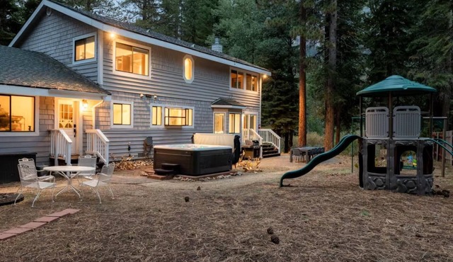 Tahoe Luxury Mountain Escape 4BR 3BA+Hot Tub