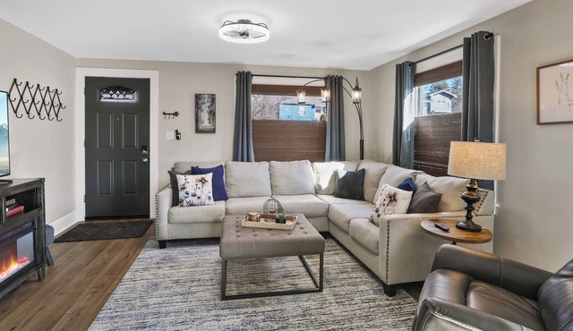 The Comfy Craftsman l KING Beds l Near Park l Spacious Home