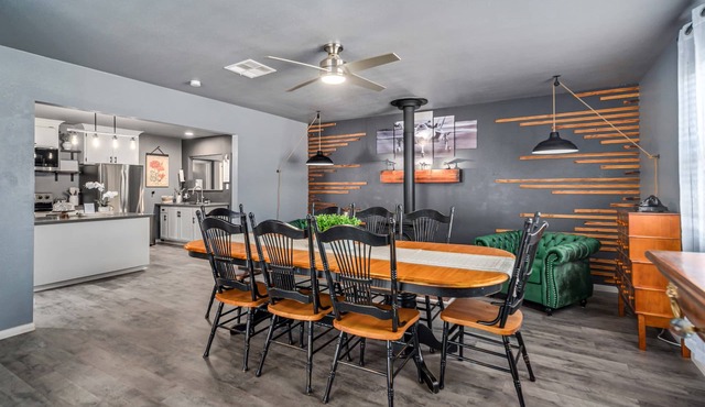 The Farmhouse in Quartz Hill Full RV Hookups Secure Gated Lot