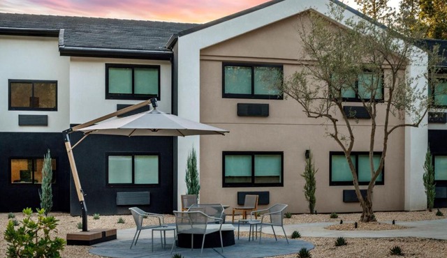 The Inelle, Oakhurst Yosemite, a Tribute Portfolio Hotel