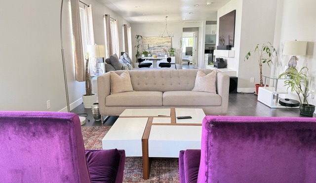 The Lotus, A 3-bedroom house in enchanting Pasadena with AC