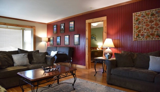 The McCloud Vacation Home on Mt. Shasta Sleeps 10+