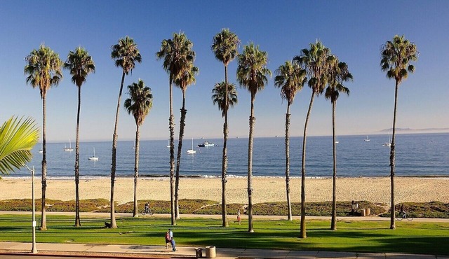 The Sea Captain's House - Coastal East Beach Luxury