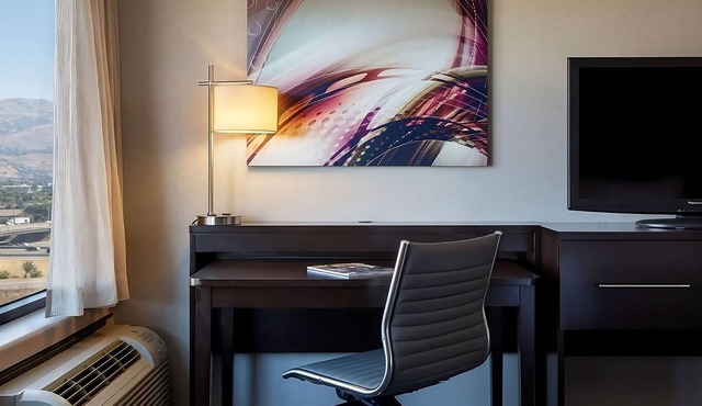 Three Rooms | Stay w/in 5 Mins to Norman Mineta San Jose Int Airport!