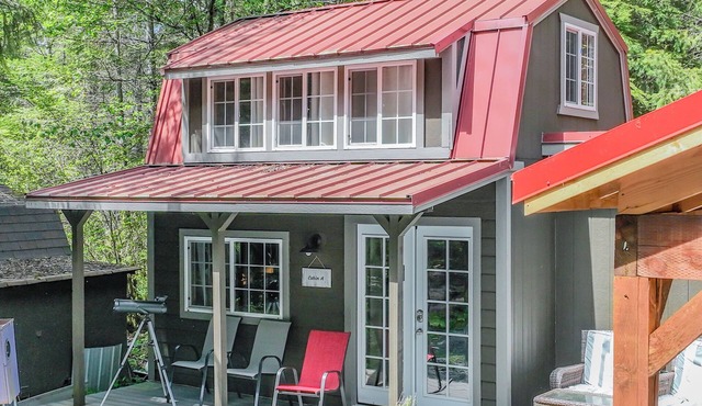 Tiny Home A, just steps from Mt. Rainer Nat. Park w/firepit.