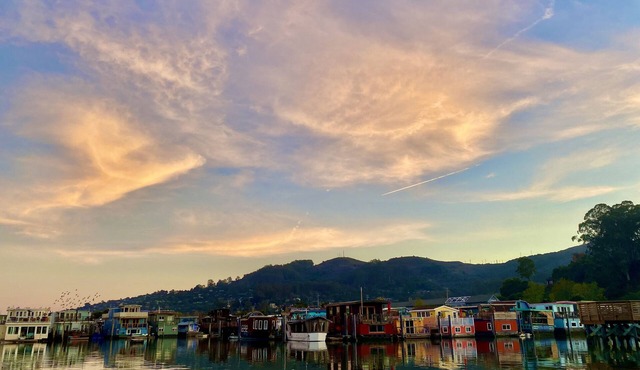 "Top Choice Houseboat Rental," says Discover Sausalito. 2bd 2ba floating home.