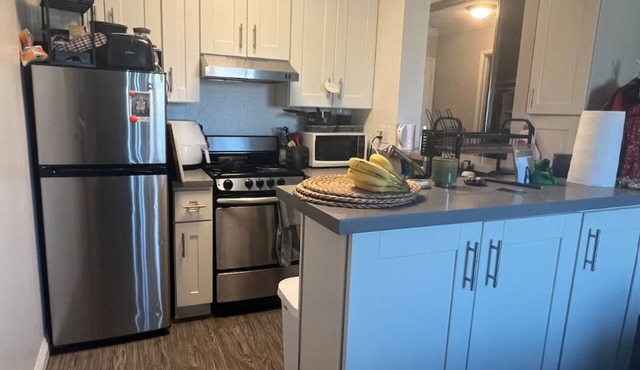 Top-Floor Studio. Pool, Hot Tub &FreeParking