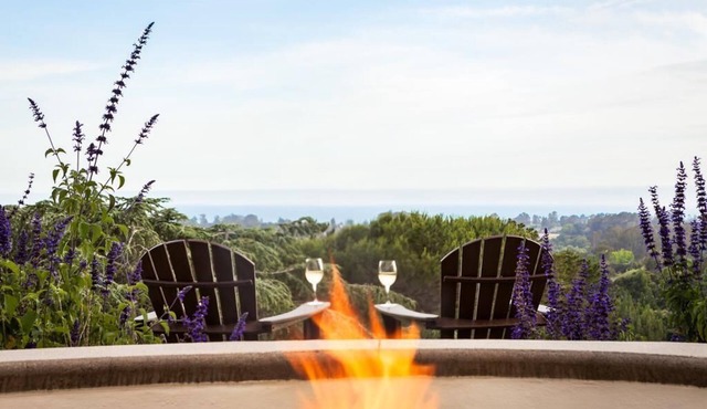 Tranquil Retreat: Poolside Bliss, Trail Access in Scenic Santa Cruz Surrounding