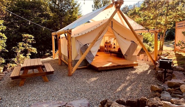 Tranquil Umpqua National Forest Accommodation Ideal for a Getaway in Oregon