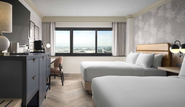 Travel + Work in Sync | 2 Pet Friendly Rooms! Pool, Shuttle Service, Gym! in Los Angeles