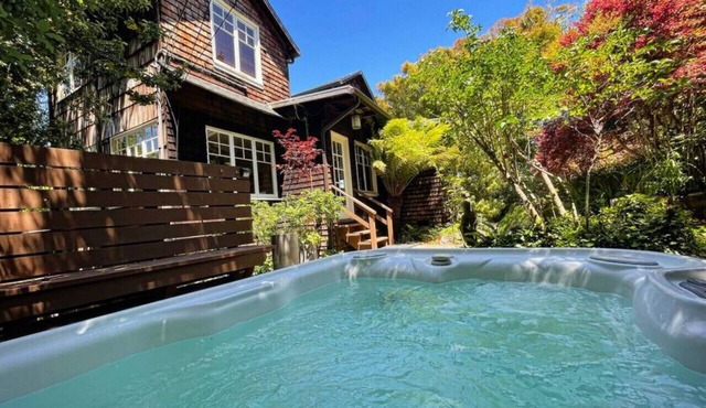 Treetops | Artistic Escape w/HotTub, Unreal Views