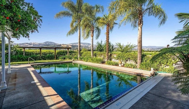Trentadue Winery Farmstay with Pool and Wine Tastings Included