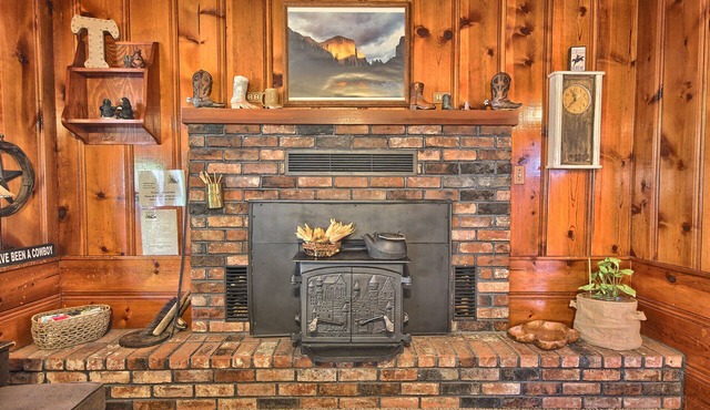Truly Tucked Away In The Heart Of Mariposa, Our Home Is Welcoming To All Guests