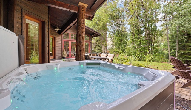 Twin Pine Retreat - Hot Tub + close to Sawtooth Trail