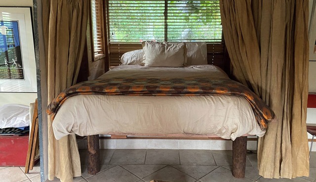 Two Rooms & mini-kitchen in Classic Beach House - 300 steps to the Beach