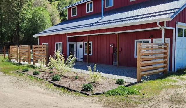 Unique & cozy barn apartment on 5 acre riverfront farm.
