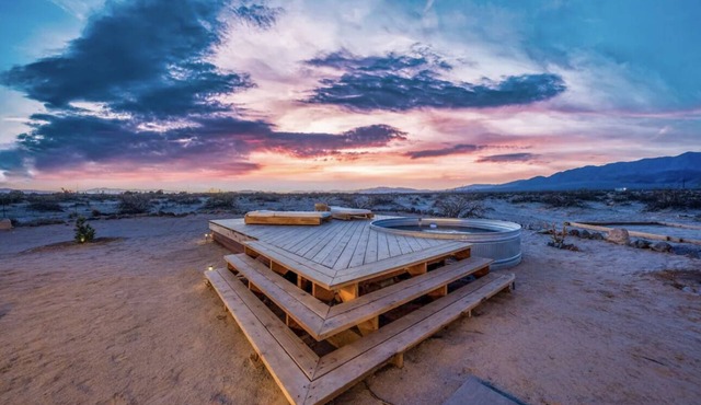 Unique cozy retreat near Joshua Tree Park Pool/Hot tub
