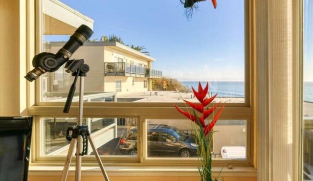 Unobstructed View Of Monterey Bay!