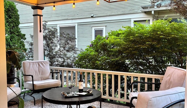 Updated South Hill Craftsman Sleeps 12!