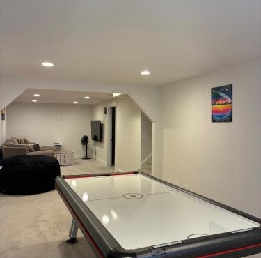 Updated Spacious Home & Hot Tub