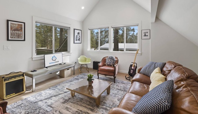 Upscale Cabin for Large Groups Perfect Getaway